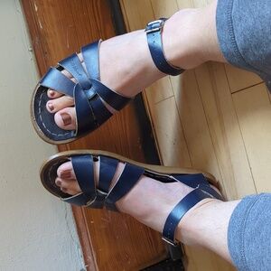 Saltwater Sandals Navy size 7.5